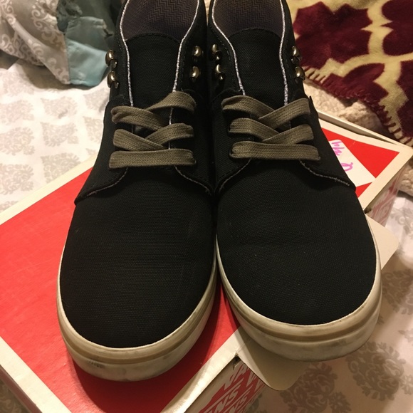Vans - Picture 2 of 8